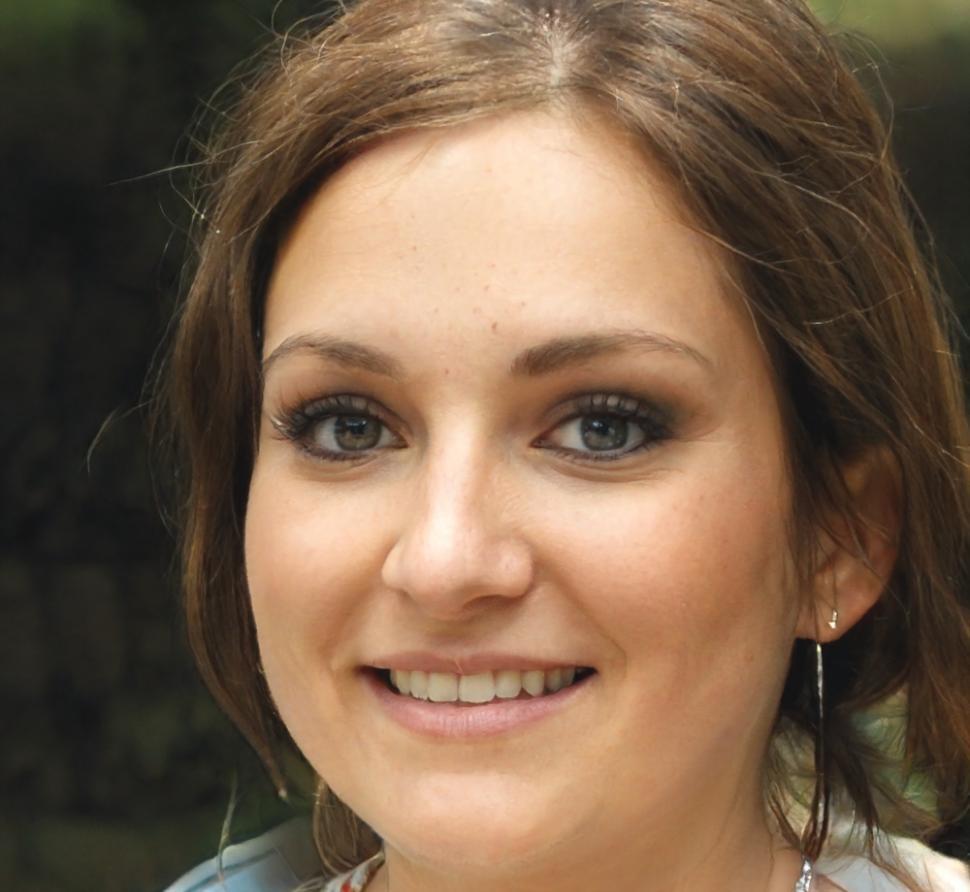 Daniela Constantinescu, absolventă program analiză financiară